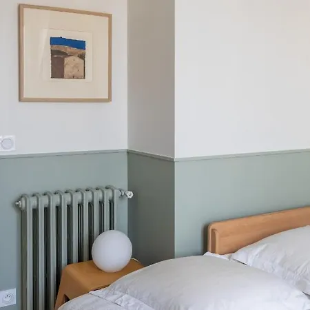 Veeve - Bright Skies Apartment